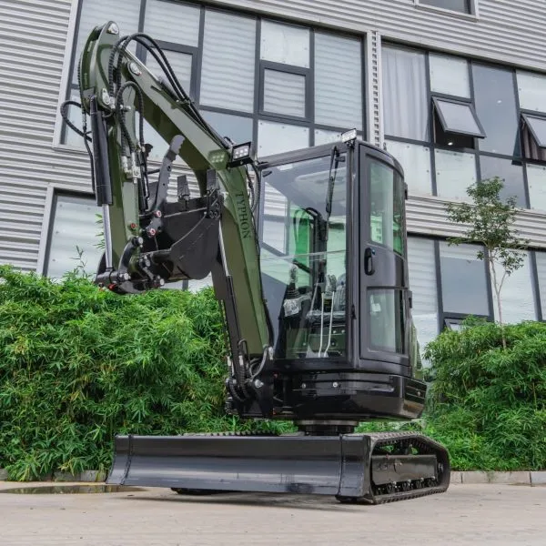 TYPHON TERROR XXV Diesel Mini Excavator 2.7 Ton, 25.1 hp Kubota D1105 RetractableTracks, AC Cabin